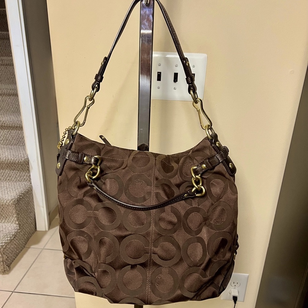 Beautiful brown signature print Coach pocketbook (authentic)